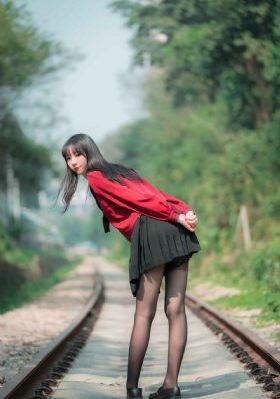欧美长发贵妇_720日韩电影在线